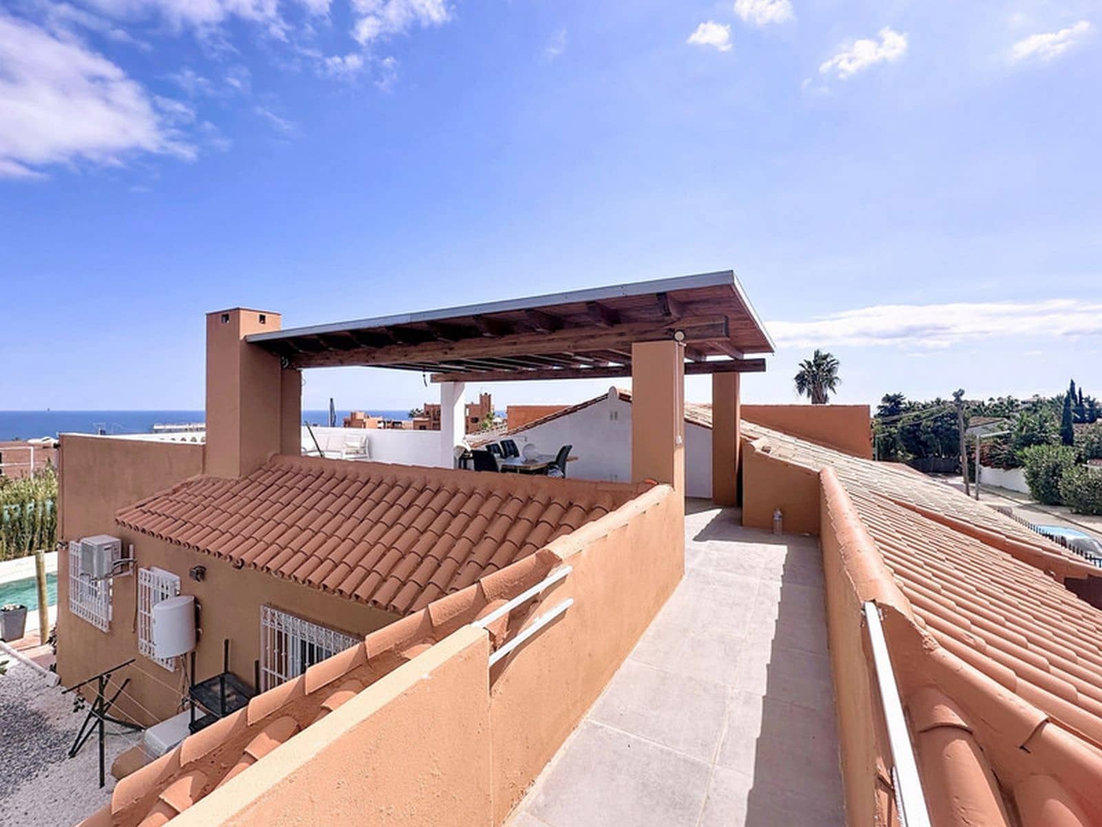 Chalet de 3 habitaciones en Estepona en venta - 599.000 € (Ref: 10097846)