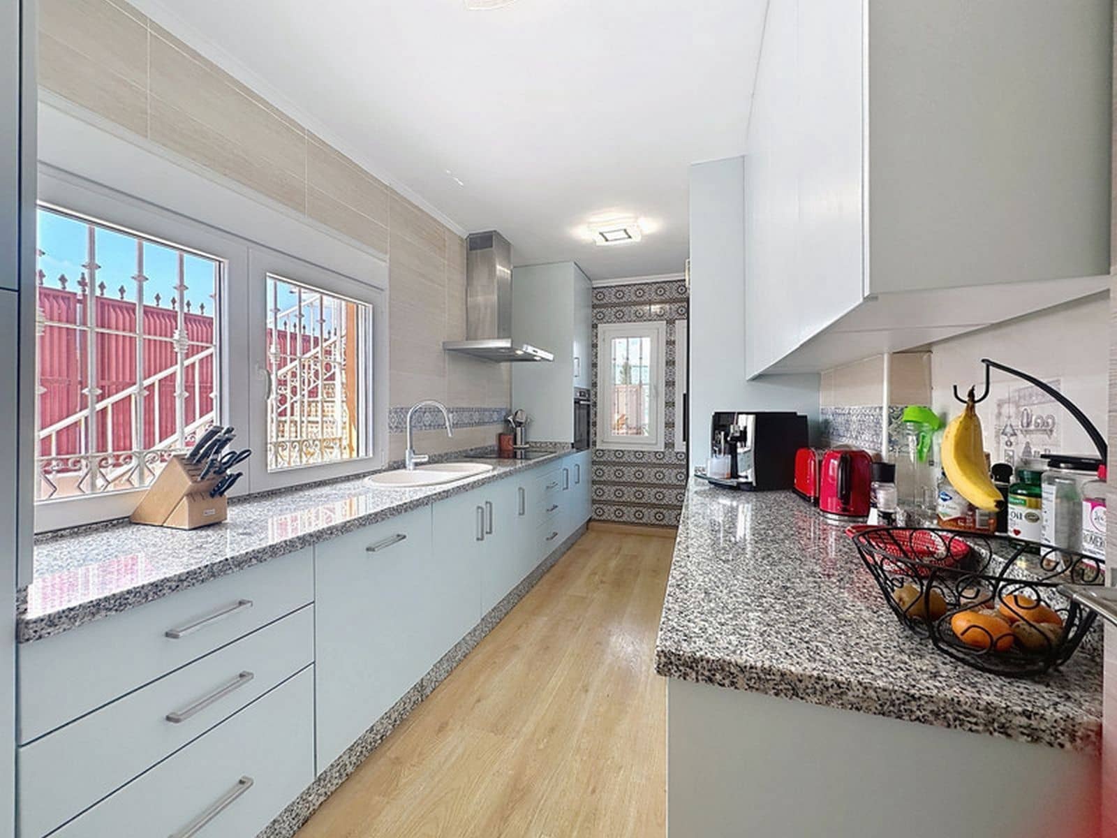 Chalet de 3 habitaciones en Estepona en venta - 599.000 € (Ref: 10097846)