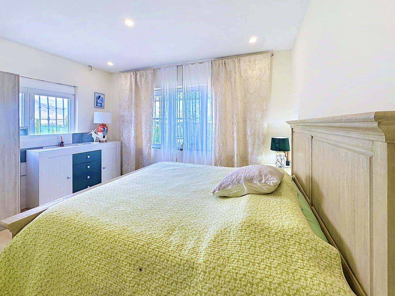 Chalet de 3 habitaciones en Estepona en venta - 599.000 € (Ref: 10097846)