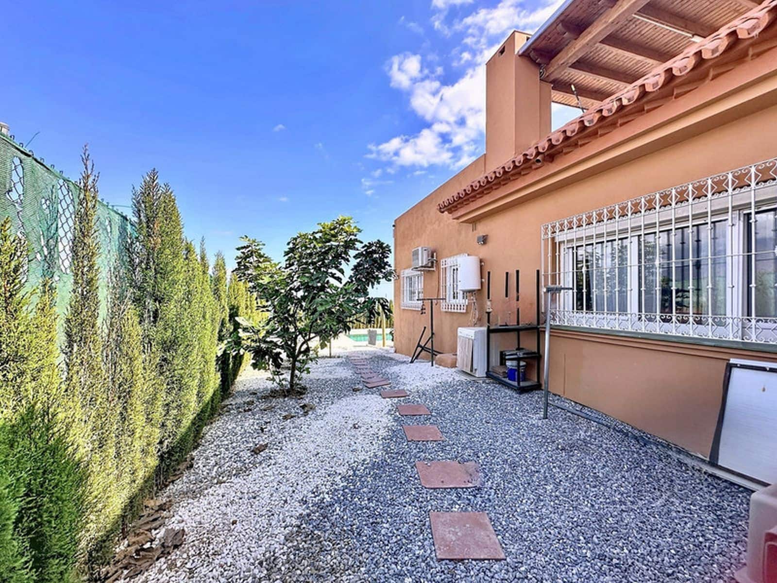 Chalet de 3 habitaciones en Estepona en venta - 599.000 € (Ref: 10097846)