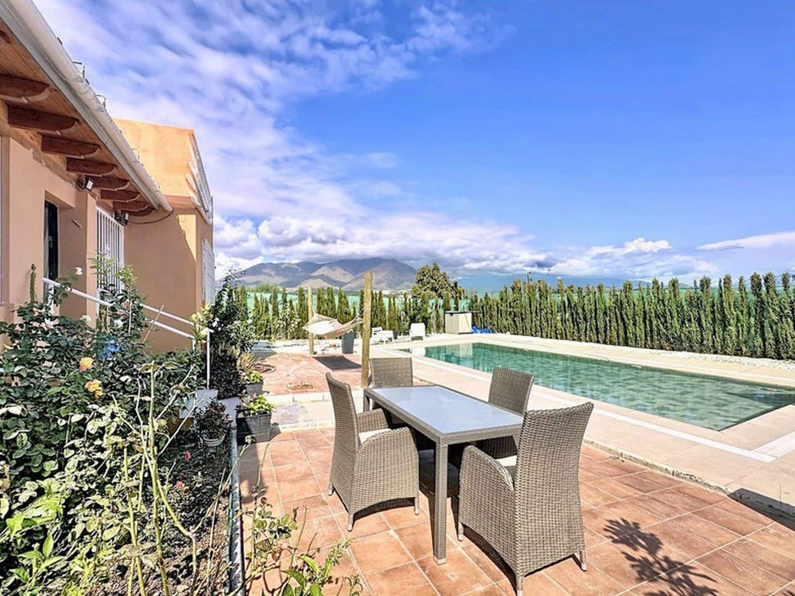 Chalet de 3 habitaciones en Estepona en venta - 599.000 € (Ref: 10097846)