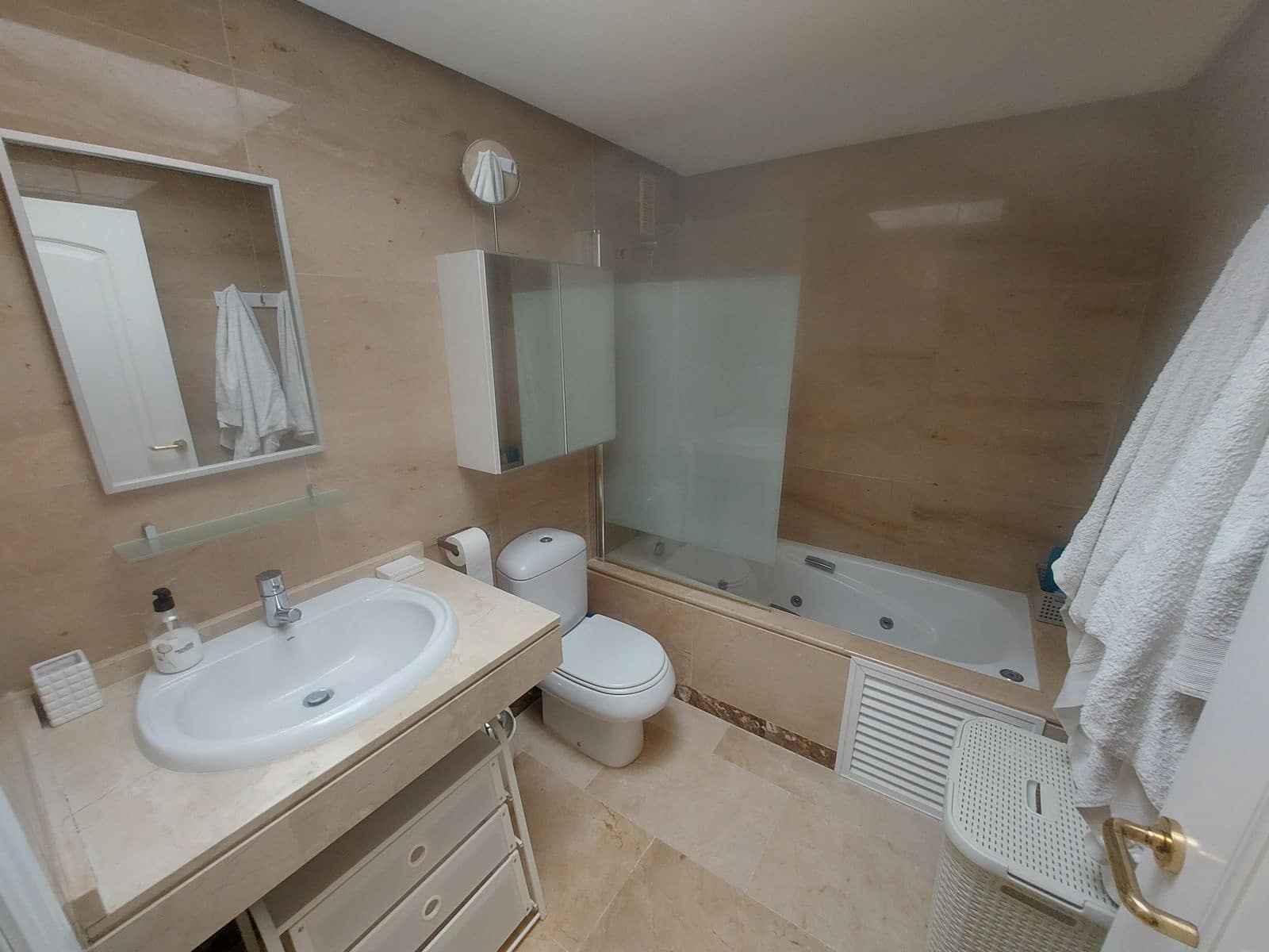 2 makuuhuone Kattohuoneisto myytävänä paikassa La Duquesa / Puerto de la Duquesa - 255 000 € (Ref: 10097847)