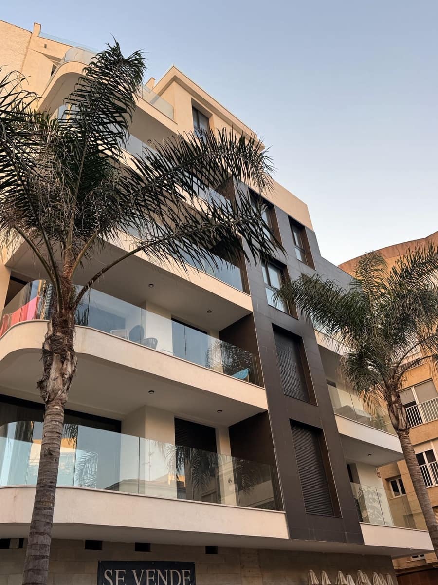 2 bedroom Apartment for sale in Estepona - € 695,000 (Ref: 10097849)