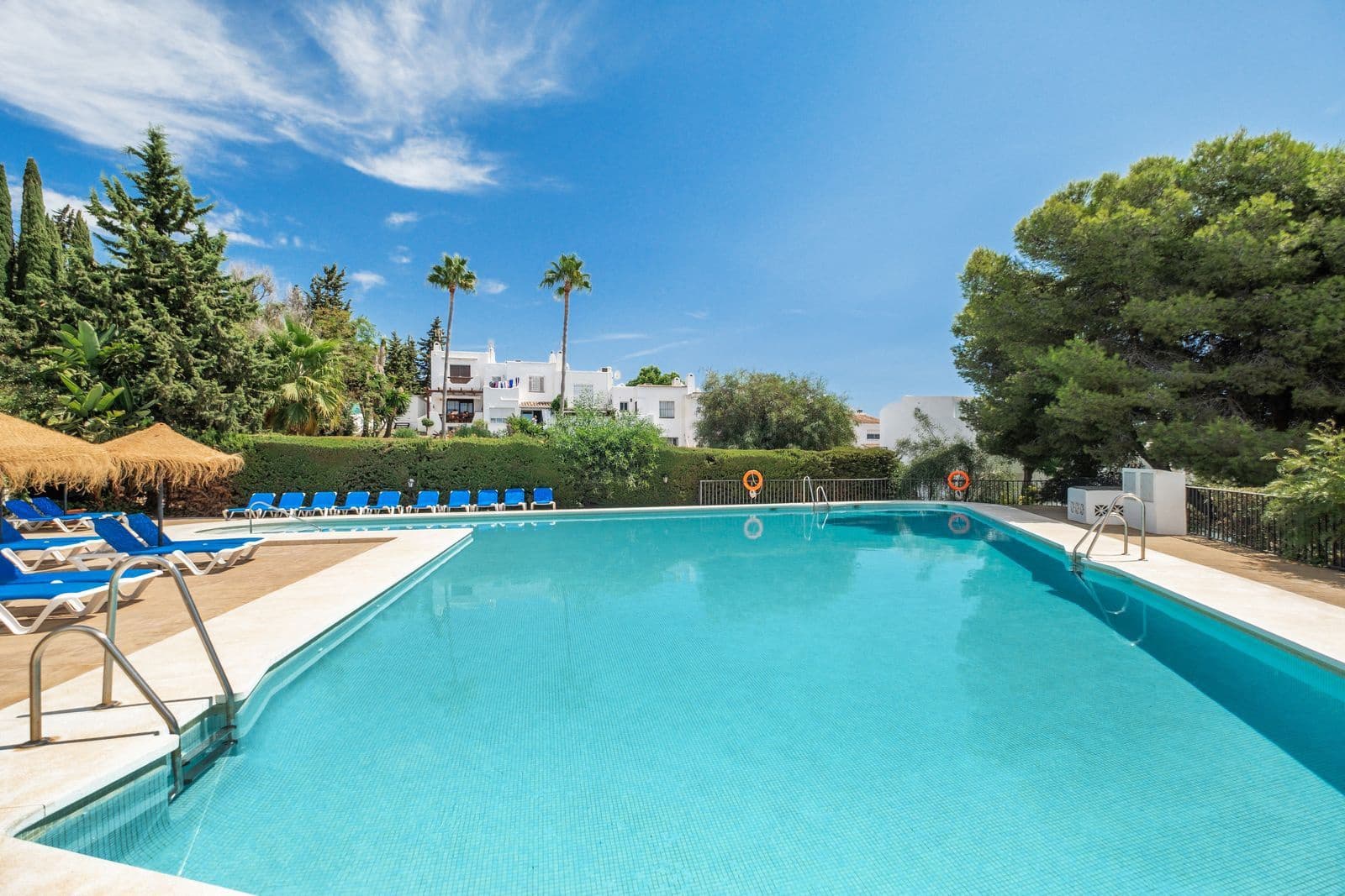 4 bedroom Townhouse for sale in Cabopino - € 645,000 (Ref: 10097850)