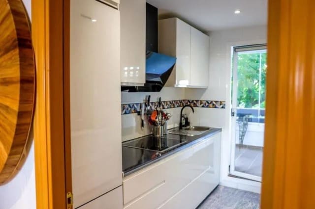 Apartamento de 2 habitaciones en Selwo, Estepona en venta con piscina garaje - 610.000 € (Ref: 10097852)