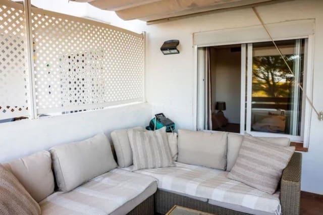 Apartamento de 2 habitaciones en Selwo, Estepona en venta con piscina garaje - 610.000 € (Ref: 10097852)
