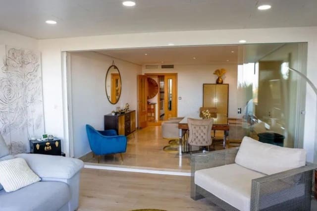Apartamento de 2 habitaciones en Selwo, Estepona en venta con piscina garaje - 610.000 € (Ref: 10097852)