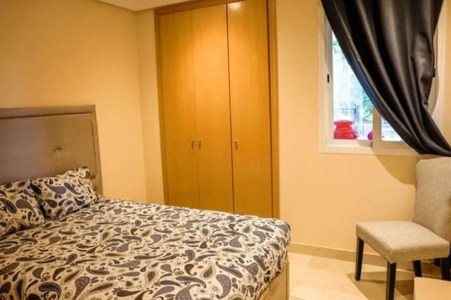 Apartamento de 2 habitaciones en Selwo, Estepona en venta con piscina garaje - 610.000 € (Ref: 10097852)
