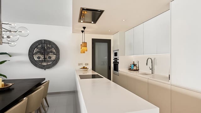 Apartamento de 3 habitaciones en Estepona en venta - 899.000 € (Ref: 10097854)
