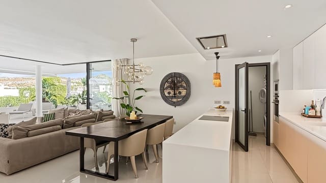 Apartamento de 3 habitaciones en Estepona en venta - 899.000 € (Ref: 10097854)