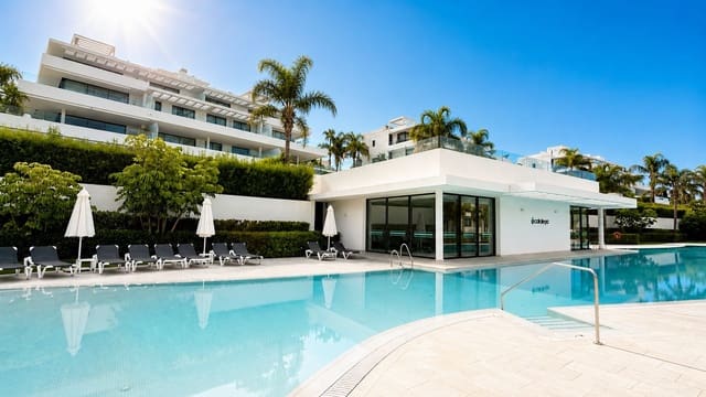 Apartamento de 3 habitaciones en Estepona en venta - 899.000 € (Ref: 10097854)