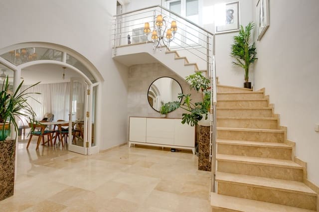 3 slaapkamer Villa te koop in El Paraiso, Estepona - € 1.500.000 (Ref: 10097855)