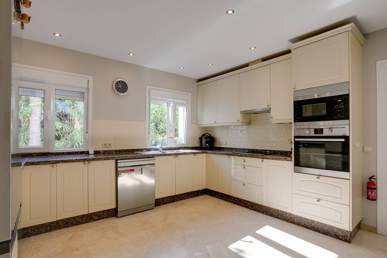 3 soverom Villa til salgs i El Paraiso - € 1 500 000 (Ref: 10097855)