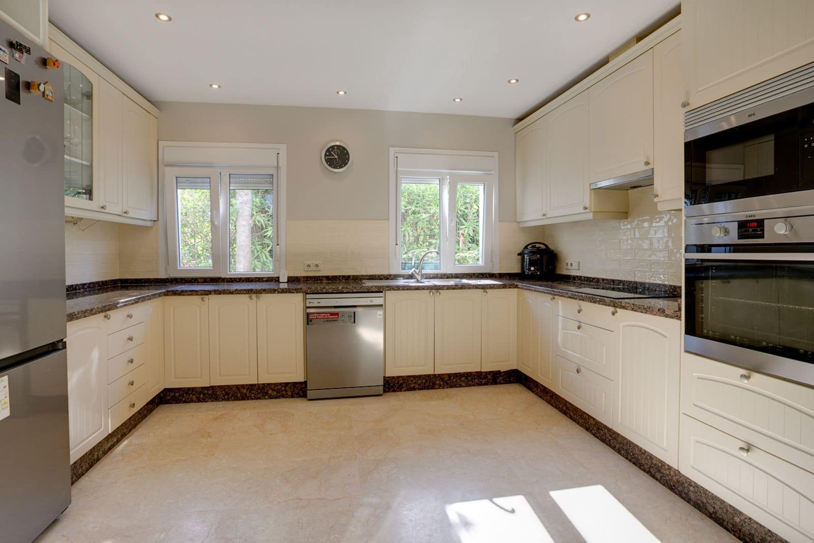 3 soverom Villa til salgs i El Paraiso - € 1 500 000 (Ref: 10097855)