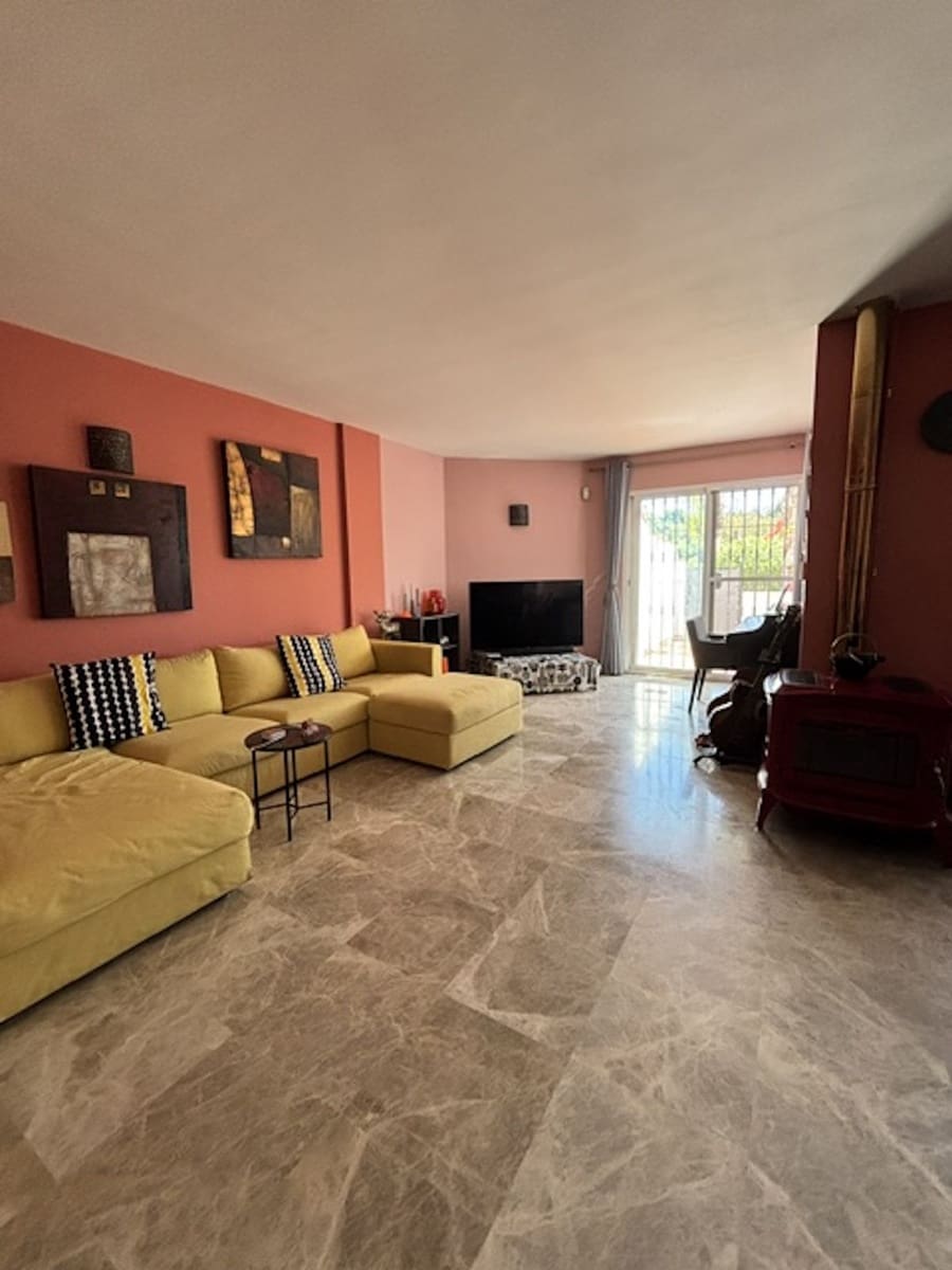 4 soveværelse Byhus til salg i Nueva Andalucia - € 749.000 (Ref: 10097872)