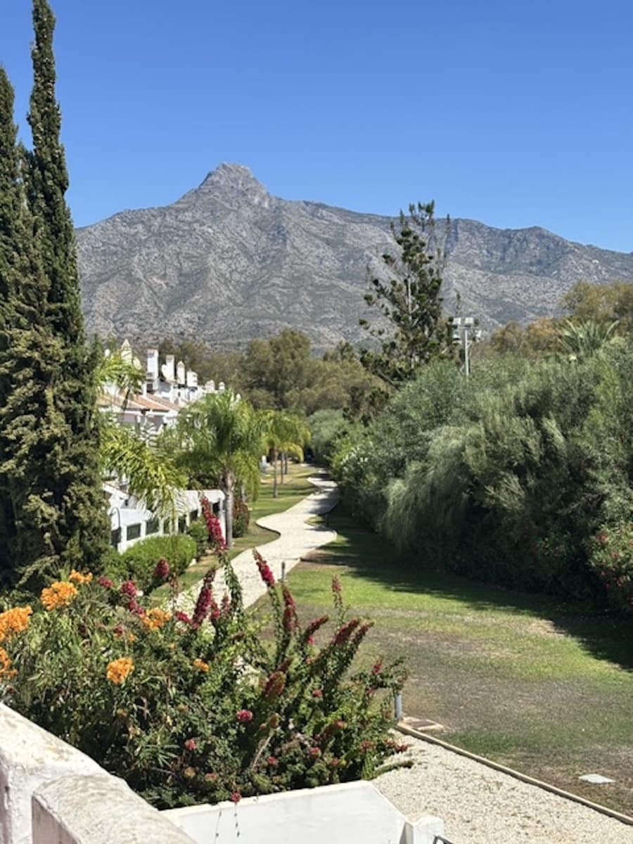 4 soveværelse Byhus til salg i Nueva Andalucia - € 749.000 (Ref: 10097872)