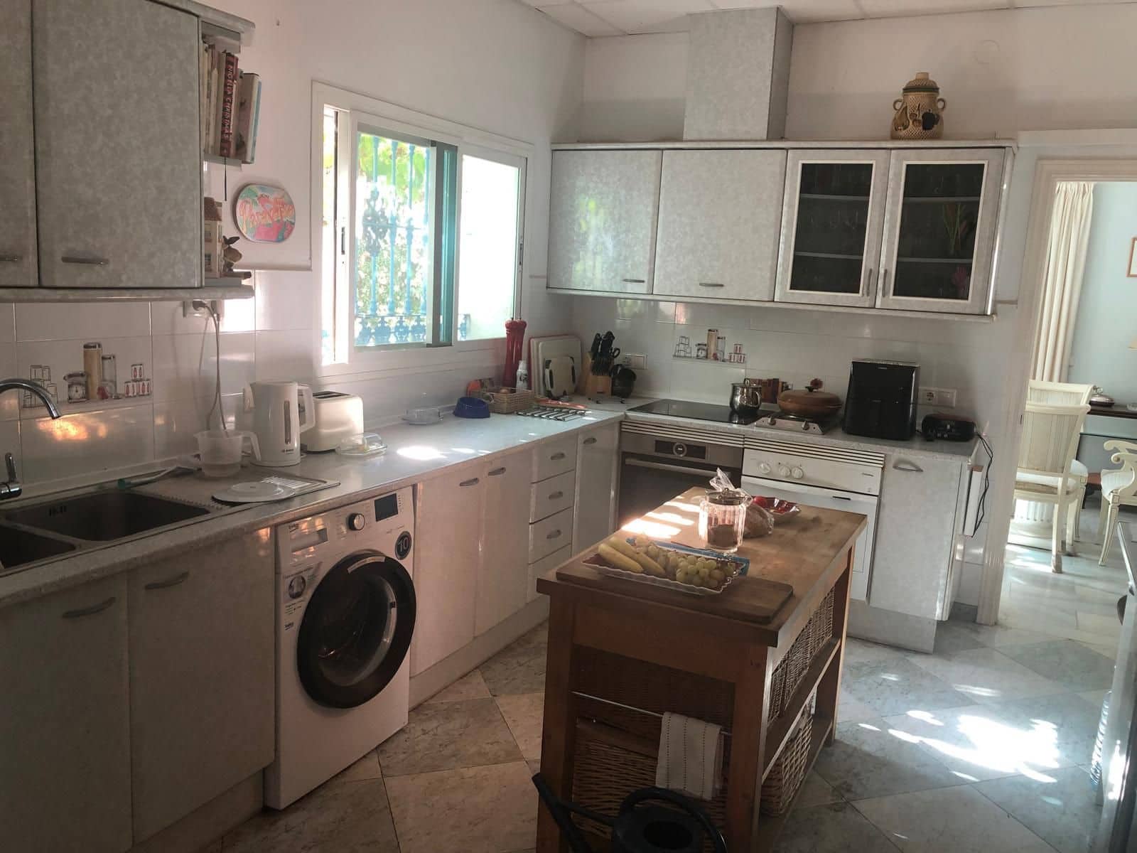 4 bedroom Villa for sale in Mijas Costa - € 975,000 (Ref: 10097873)