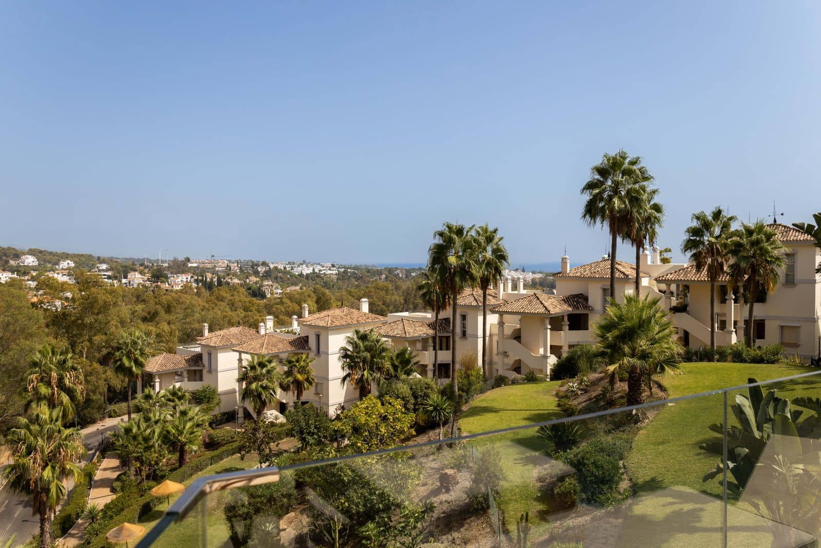 3 chambre Appartement à vendre à Nueva Andalucia avec piscine - 1 500 000 € (Ref: 10097877)