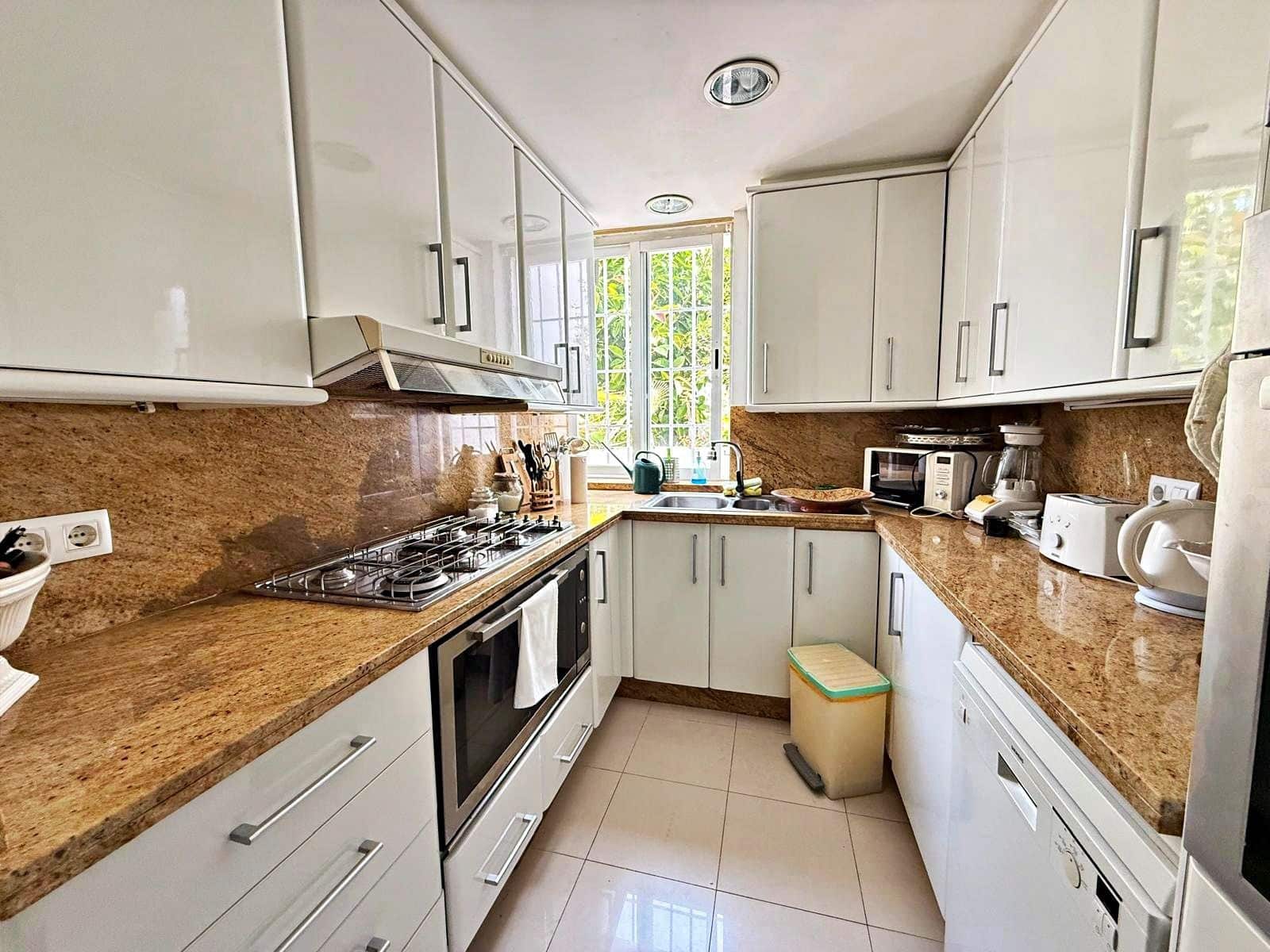 3 sypialnia Penthouse na sprzedaż w Puerto Banus - 975 000 € (Ref: 10100600)