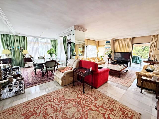 3 sypialnia Penthouse na sprzedaż w Puerto Banus, Marbella - 975 000 € (Ref: 10100600)