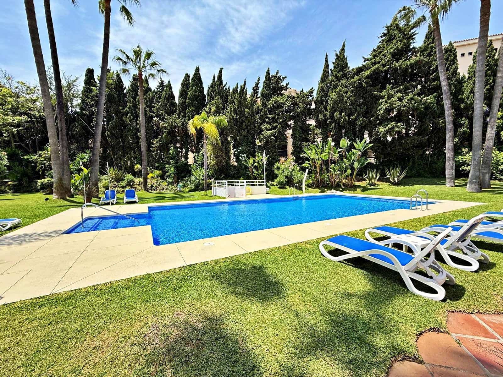 3 sypialnia Penthouse na sprzedaż w Puerto Banus - 975 000 € (Ref: 10100600)