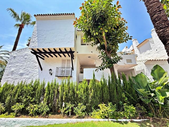 3 sypialnia Penthouse na sprzedaż w Puerto Banus, Marbella - 975 000 € (Ref: 10100600)