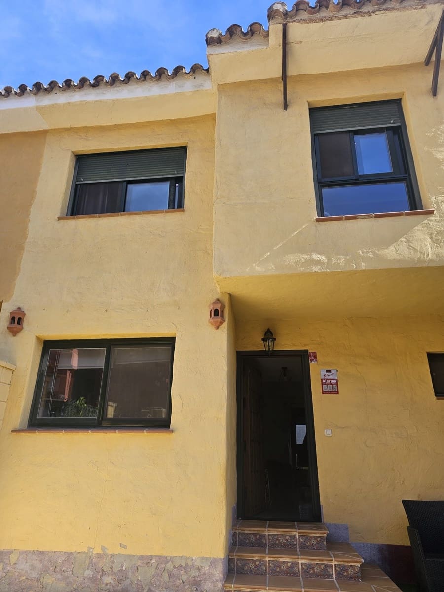 3 bedroom Townhouse for sale in Estepona with pool garage - € 556,000 (Ref: 10153382)