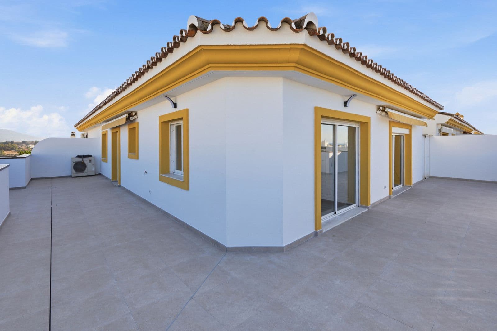 3 slaapkamer Penthouse te koop in San Pedro de Alcantara met garage - € 790.000 (Ref: 10153383)
