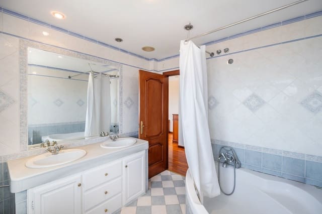 Chalet de 5 habitaciones en Benalmádena en venta con piscina - 1.395.000 € (Ref: 10153385)