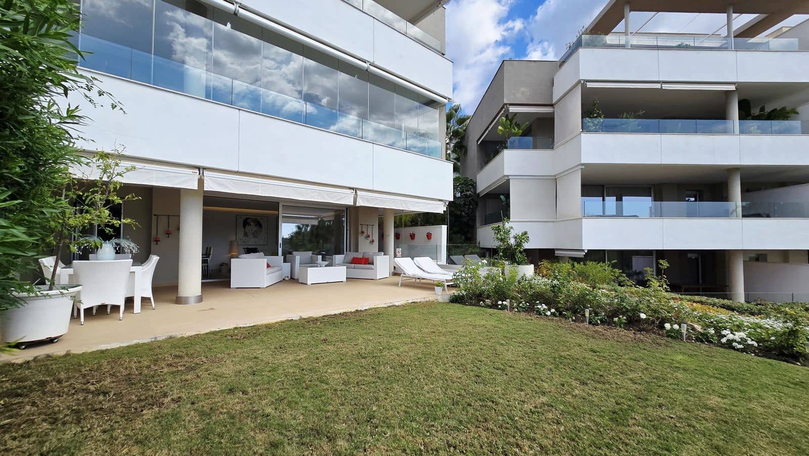 3 bedroom Apartment for sale in Benahavis with pool - € 695,000 (Ref: 10153388)