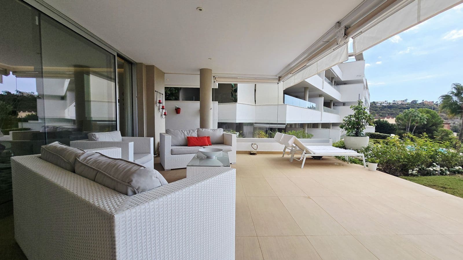 3 bedroom Apartment for sale in Benahavis with pool - € 695,000 (Ref: 10153388)