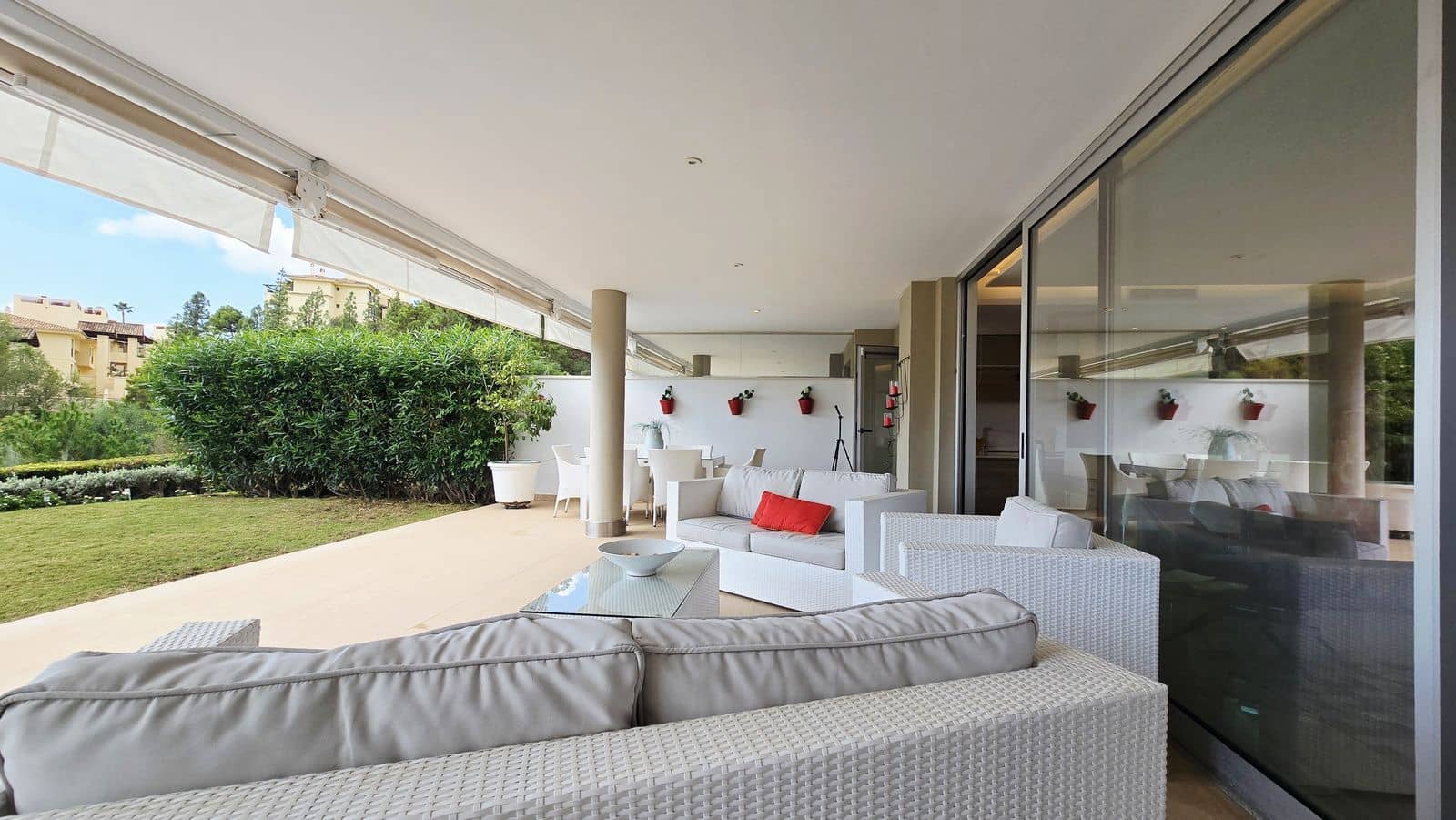 3 bedroom Apartment for sale in Benahavis with pool - € 695,000 (Ref: 10153388)