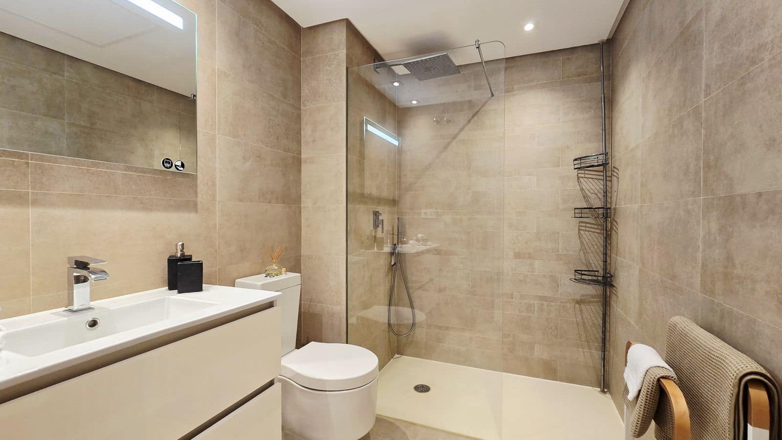 3 bedroom Apartment for sale in Benahavis with pool - € 695,000 (Ref: 10153388)