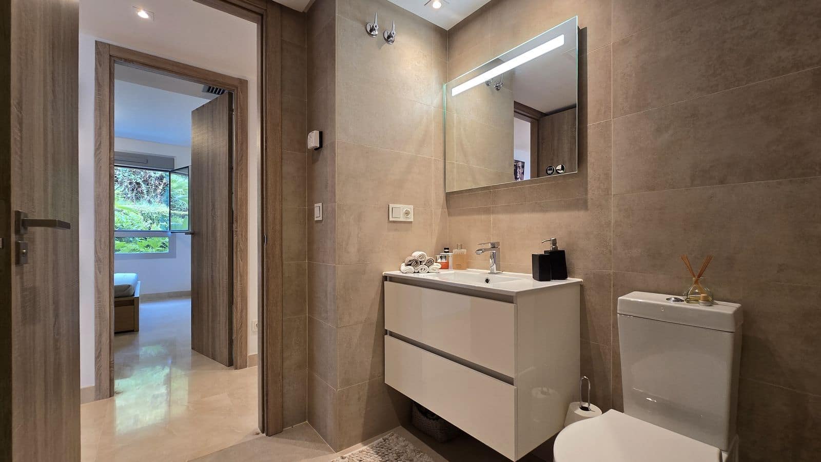 3 bedroom Apartment for sale in Benahavis with pool - € 695,000 (Ref: 10153388)