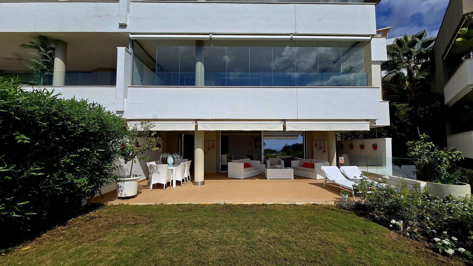 3 bedroom Apartment for sale in Benahavis with pool - € 695,000 (Ref: 10153388)