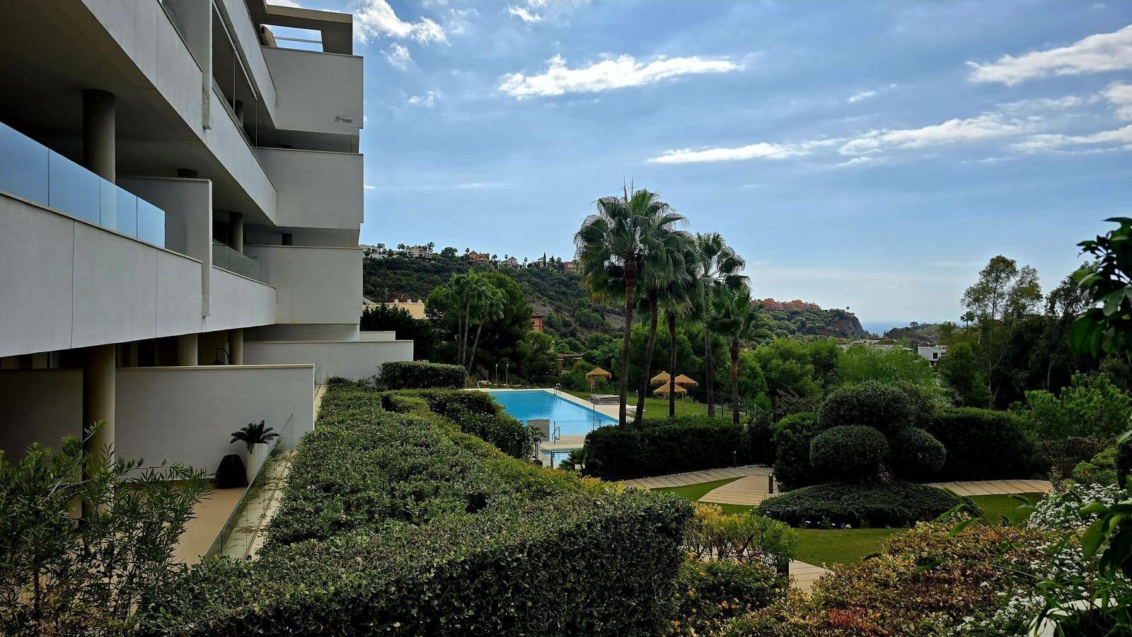 3 bedroom Apartment for sale in Benahavis with pool - € 695,000 (Ref: 10153388)