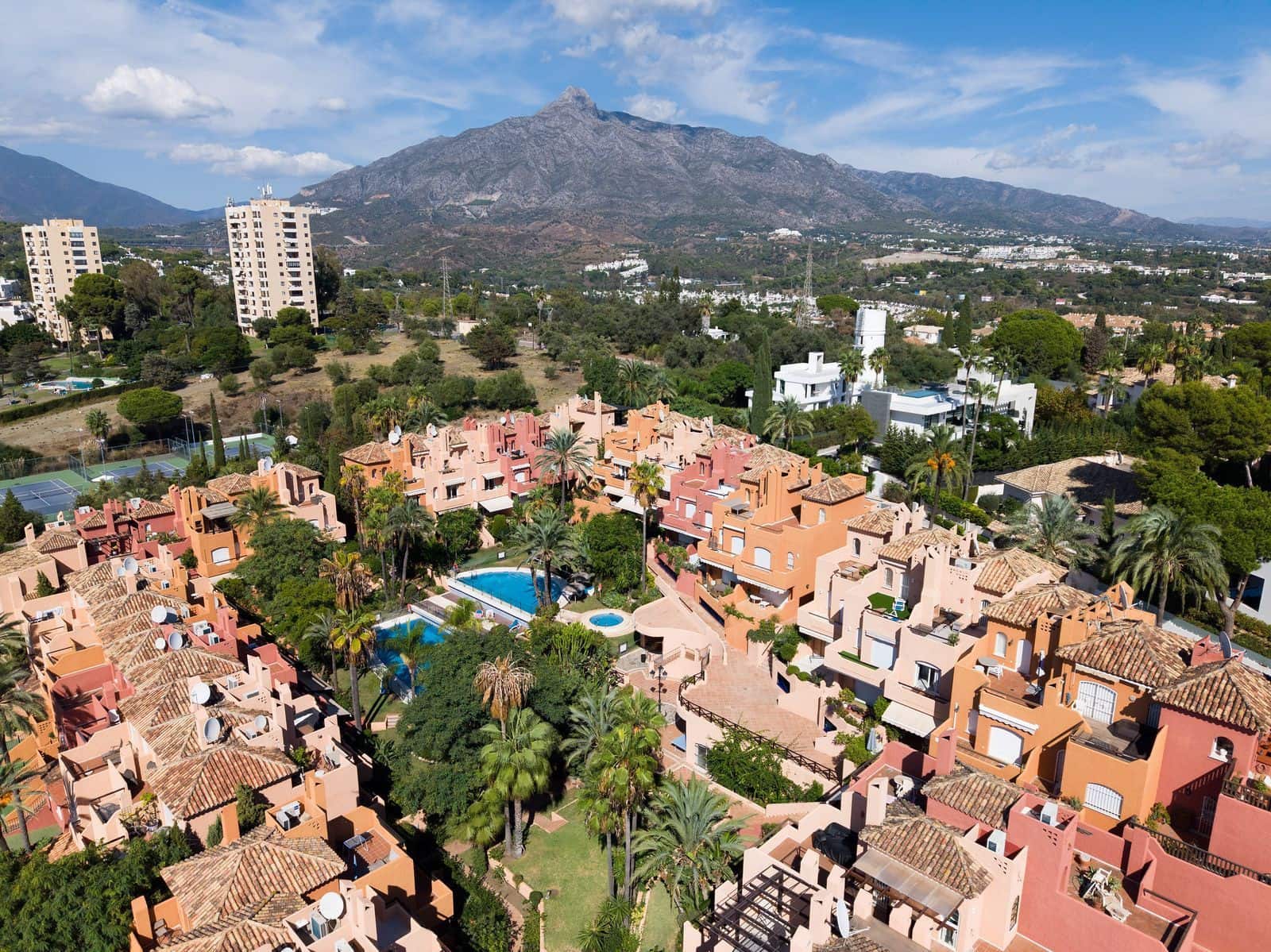 3 chambre Maison de Ville à vendre à Nueva Andalucia avec piscine garage - 980 000 € (Ref: 10153391)