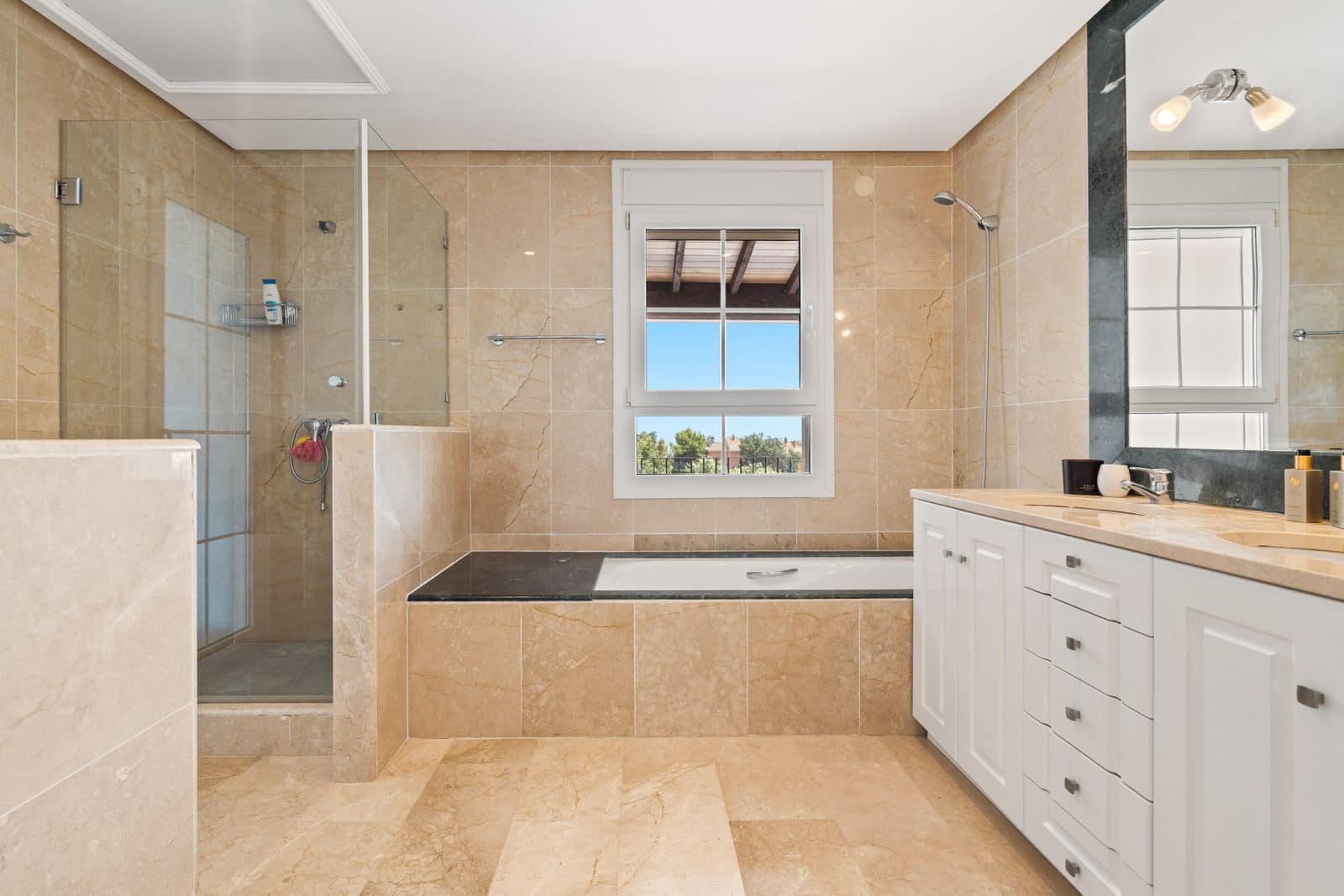 4 camera da letto Villa in vendita in Marbella con garage - 1.099.000 € (Rif: 10153392)
