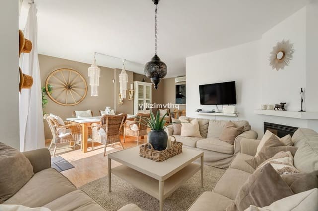 Casa de 3 habitaciones en La Cala de Mijas, Mijas en venta con piscina garaje - 650.000 € (Ref: 10153395)