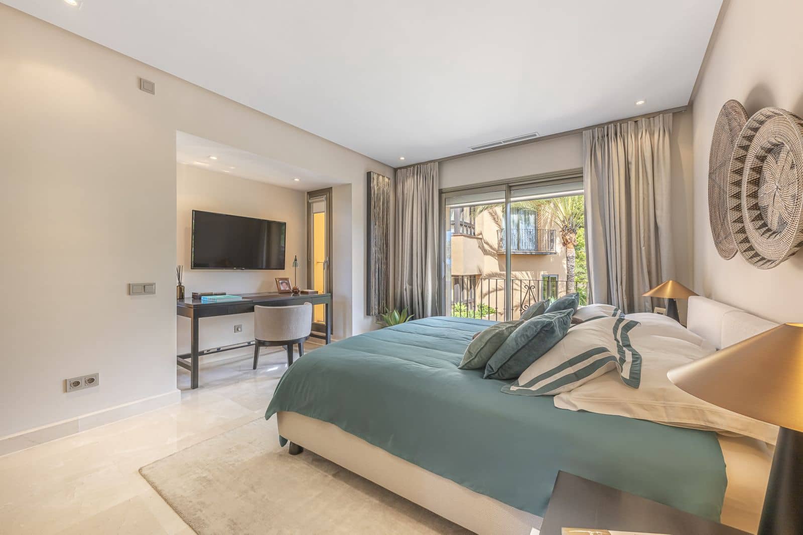 2 slaapkamer Penthouse te koop in Golden Mile met zwembad garage - € 2.290.000 (Ref: 10153396)