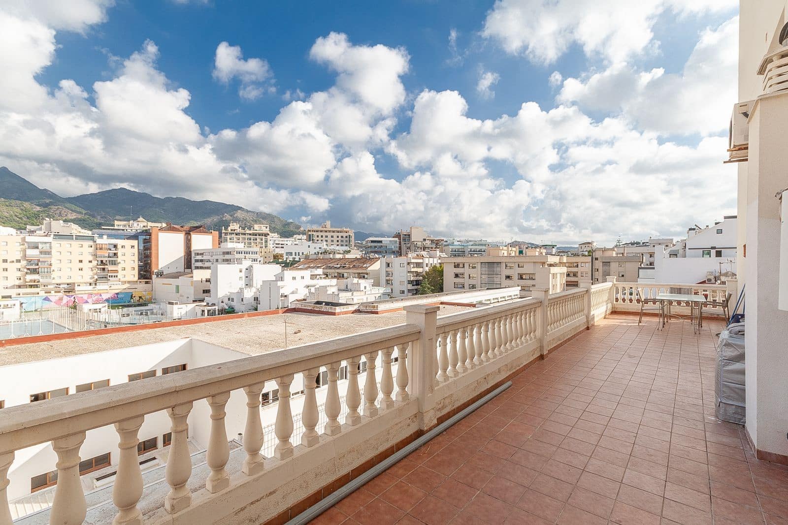 2 slaapkamer Appartement te koop in Marbella met garage - € 995.000 (Ref: 10153401)