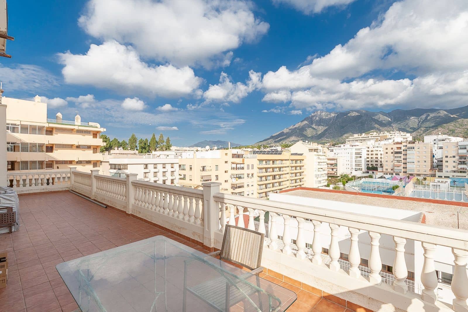 2 slaapkamer Appartement te koop in Marbella met garage - € 995.000 (Ref: 10153401)