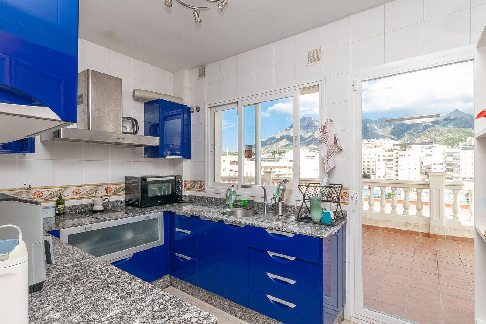 2 slaapkamer Appartement te koop in Marbella met garage - € 995.000 (Ref: 10153401)