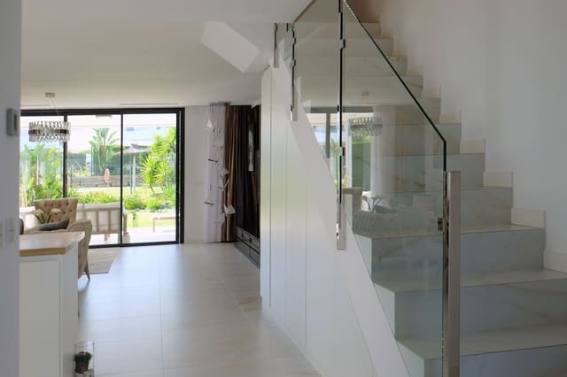3 sypialnia Dom blizniak na sprzedaż w Estepona z basenem garażem - 955 000 € (Ref: 10153405)