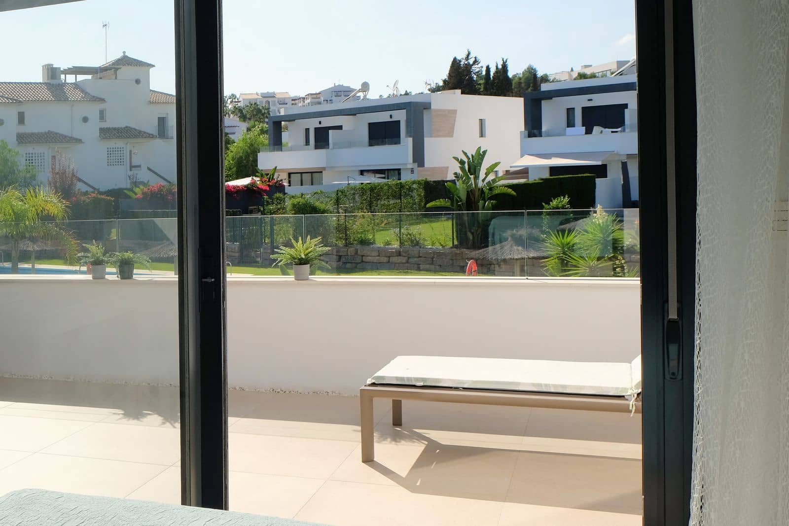 3 sypialnia Dom blizniak na sprzedaż w Estepona z basenem garażem - 955 000 € (Ref: 10153405)