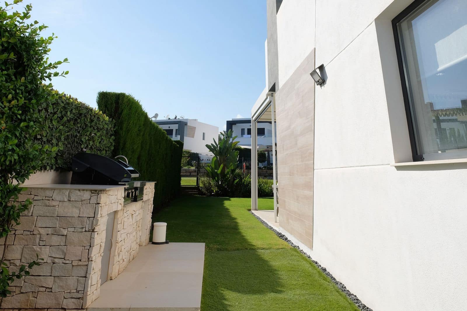 3 sypialnia Dom blizniak na sprzedaż w Estepona z basenem garażem - 955 000 € (Ref: 10153405)