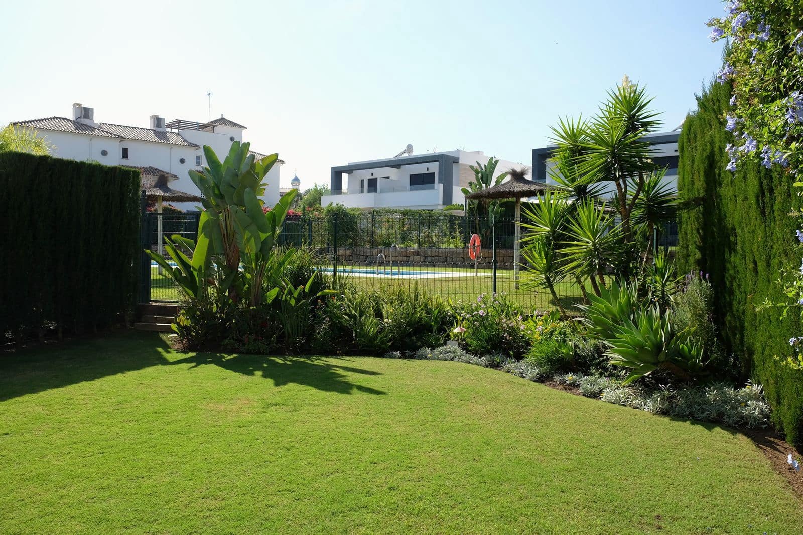 3 sypialnia Dom blizniak na sprzedaż w Estepona z basenem garażem - 955 000 € (Ref: 10153405)