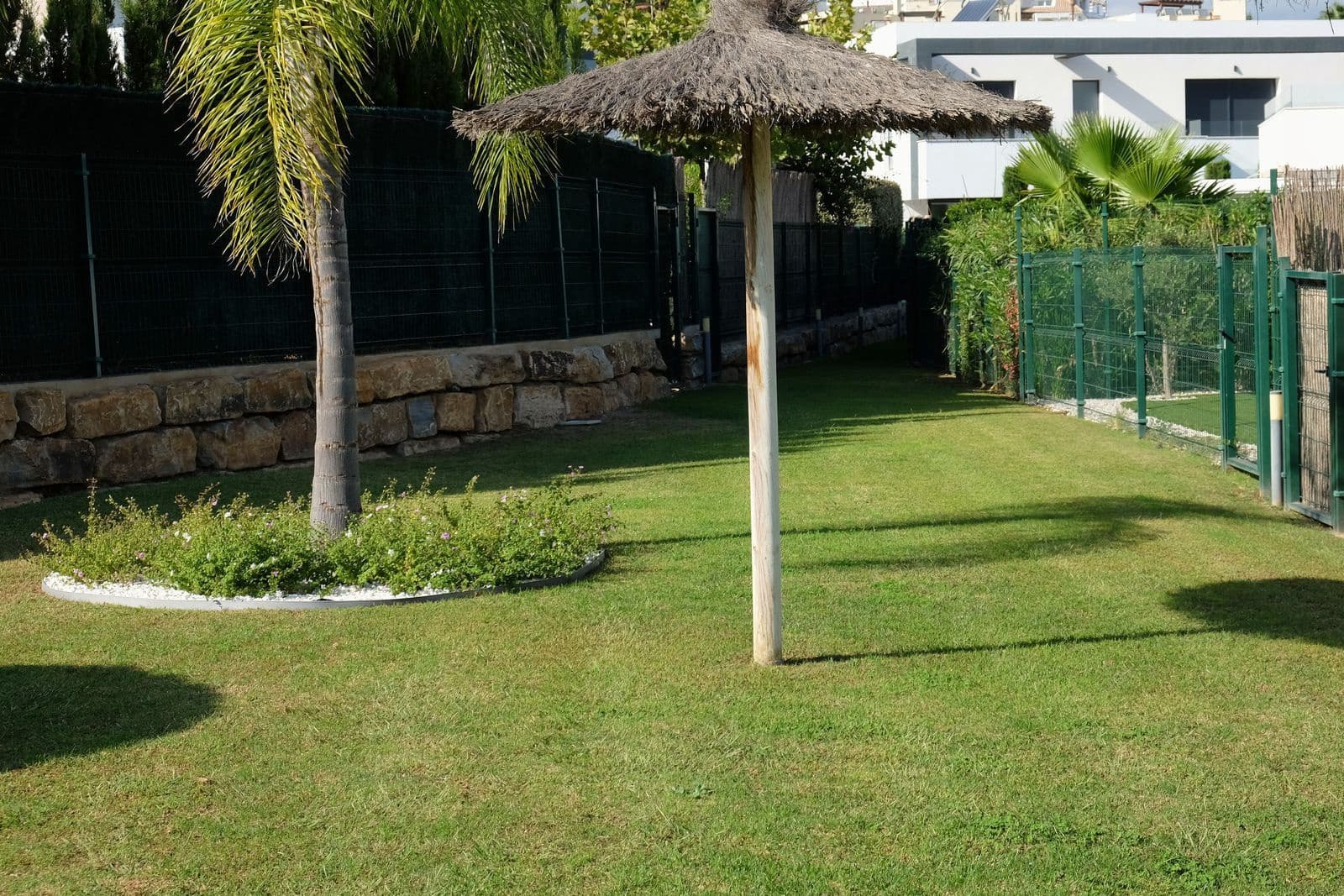 3 sypialnia Dom blizniak na sprzedaż w Estepona z basenem garażem - 955 000 € (Ref: 10153405)