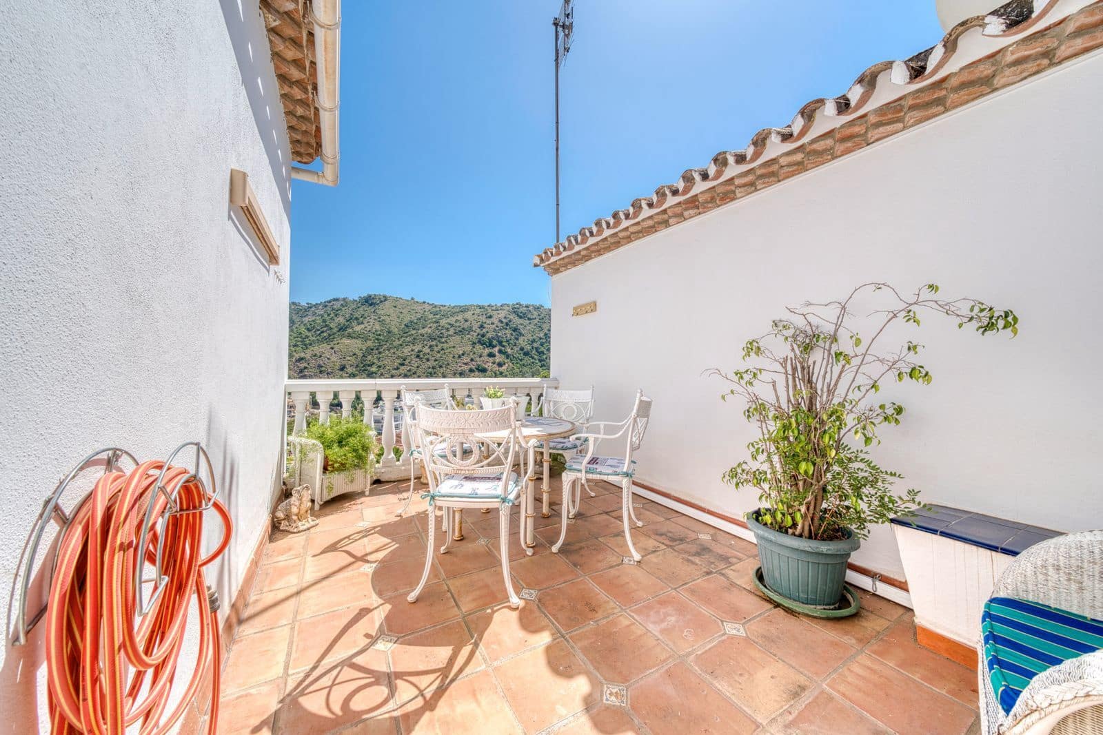 3 quarto Casa em Banda para venda em Benahavis - 375 000 € (Ref: 10153406)