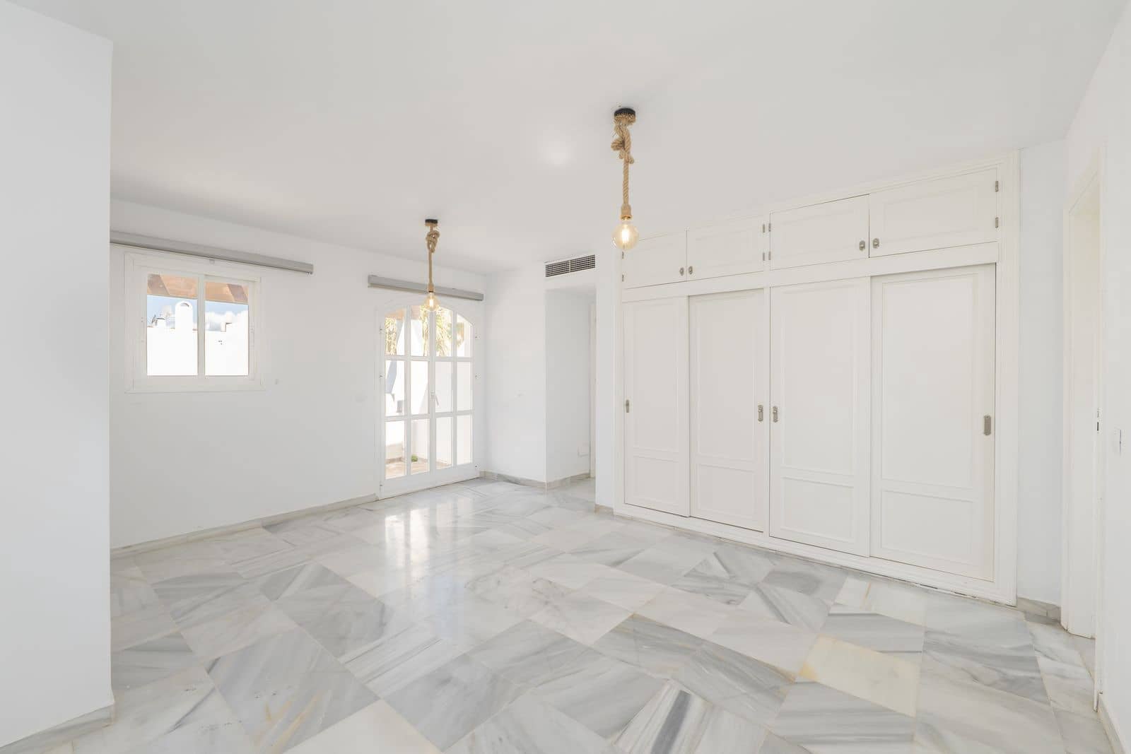 3 soveværelse Villa til salg i Puerto Banus med swimmingpool - € 1.330.000 (Ref: 10153407)
